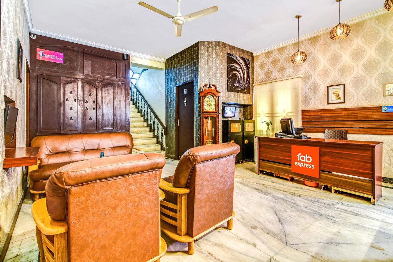 Fabexpress Nestlay Rooms - 100M From Velammal Hall, Moggappair Chennai Esterno foto